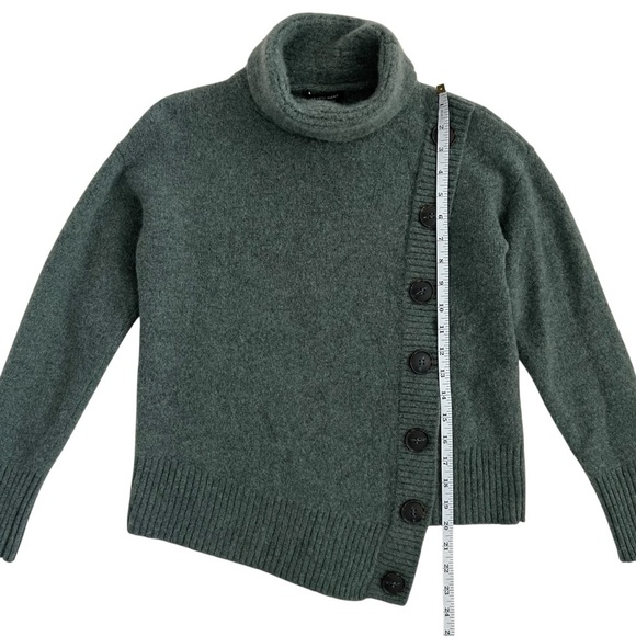 Saks Fifth Avenue Green 100% Cashmere Asymmetrical Turtleneck Button Sweater S - Picture 8 of 10